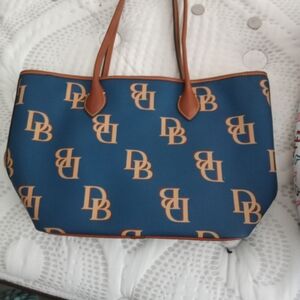Dooney& bourke